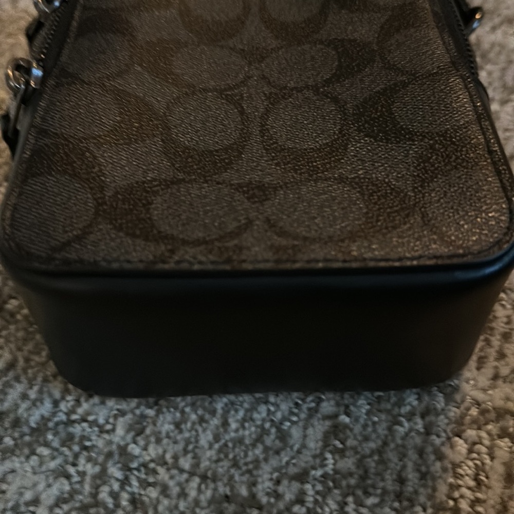 EUC Coach Crossbody - Picture 3 of 5